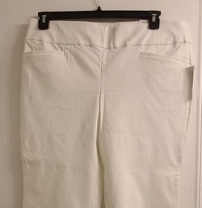 NWT Christopher & Banks Pull-On Signature Slimming Stretch White Capri size 14